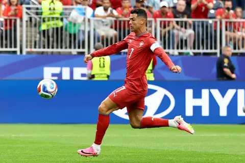 صاروخ ماديرا ينتفض.. رونالدو يمنح البرتغال تقدمًا ثمينًا أمام أوزبكستان في كأس العالم